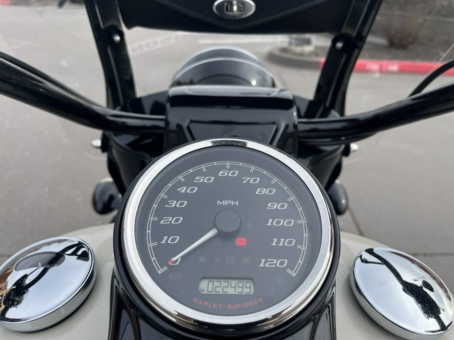 2023 Harley-Davidson® FLRT Freewheeler® White Sand Pearl