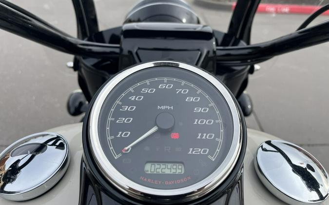 2023 Harley-Davidson® FLRT Freewheeler® White Sand Pearl