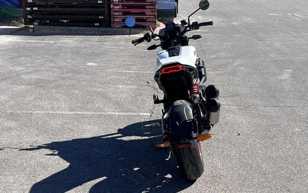 2023 Indian Motorcycle® FTR Sport White Lightning/Indy Red