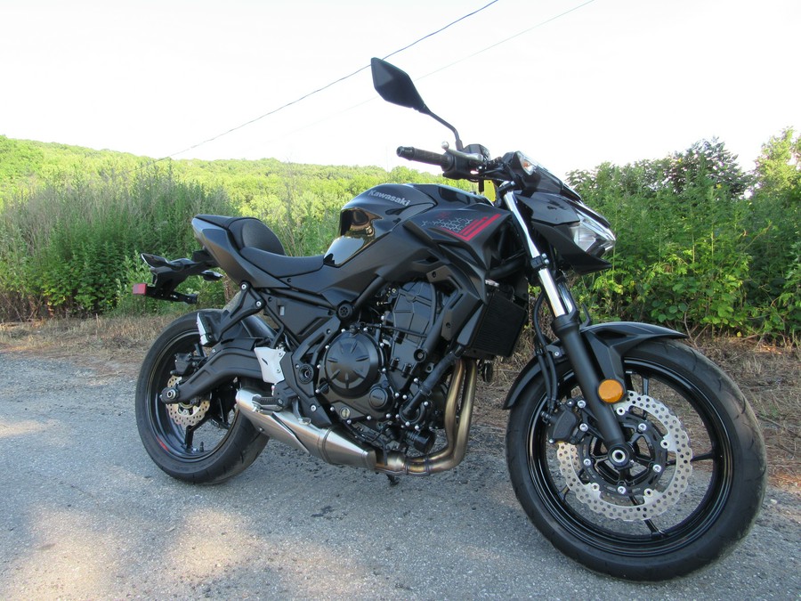 2020 Kawasaki Z650 WITH ONLY 215 MILES