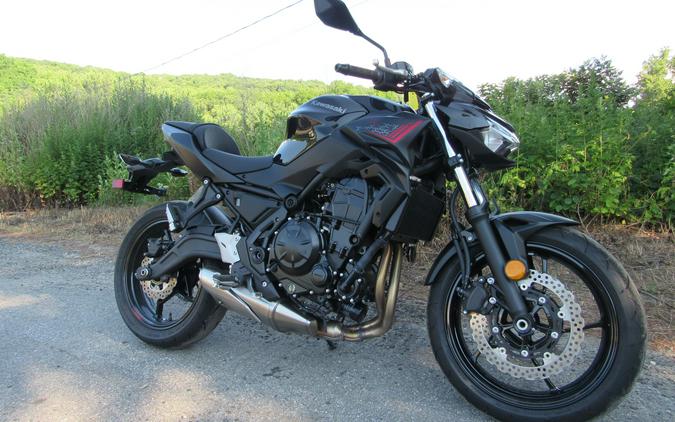 2020 Kawasaki Z650 Review (11 Fast Facts – Urban + Sport Motorcycle)