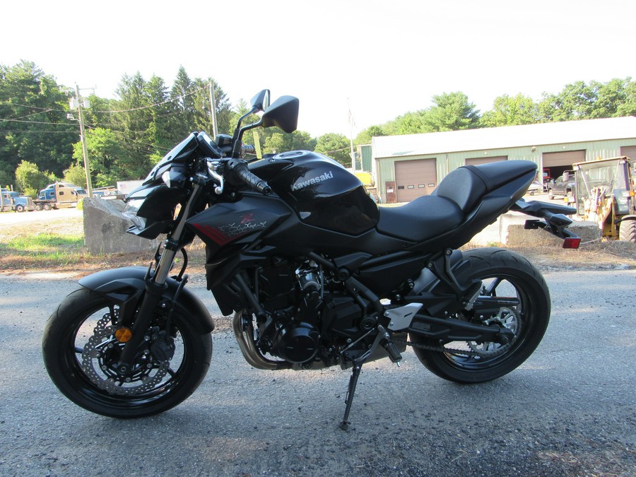 2020 Kawasaki Z650 WITH ONLY 215 MILES