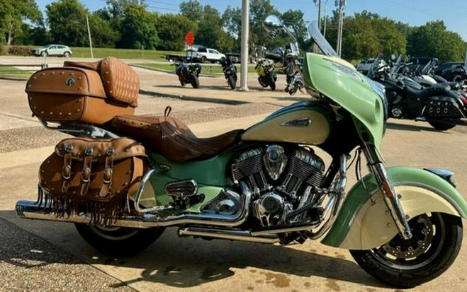 2017 Indian Motorcycle® Roadmaster® Classic Willow Green over Ivory Cream
