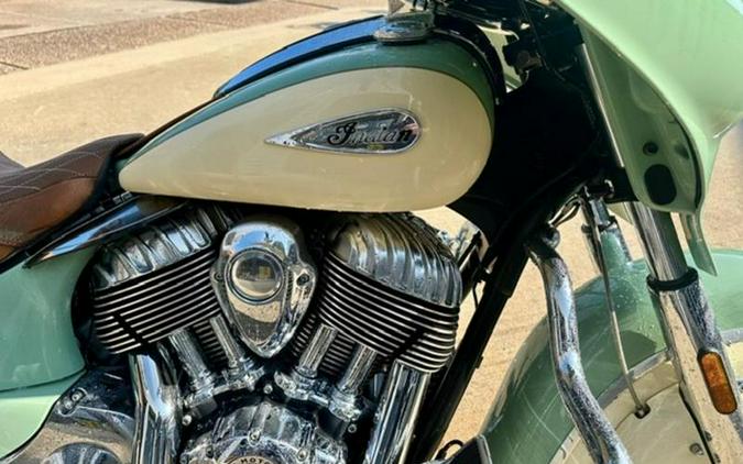 2017 Indian Motorcycle® Roadmaster® Classic Willow Green over Ivory Cream