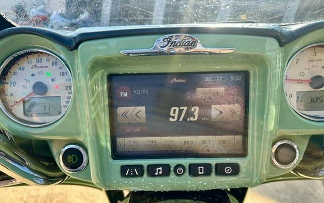 2017 Indian Motorcycle® Roadmaster® Classic Willow Green over Ivory Cream