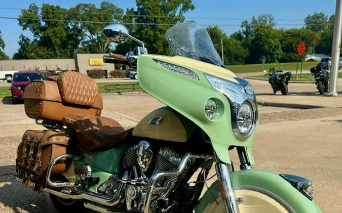 2017 Indian Motorcycle® Roadmaster® Classic Willow Green over Ivory Cream