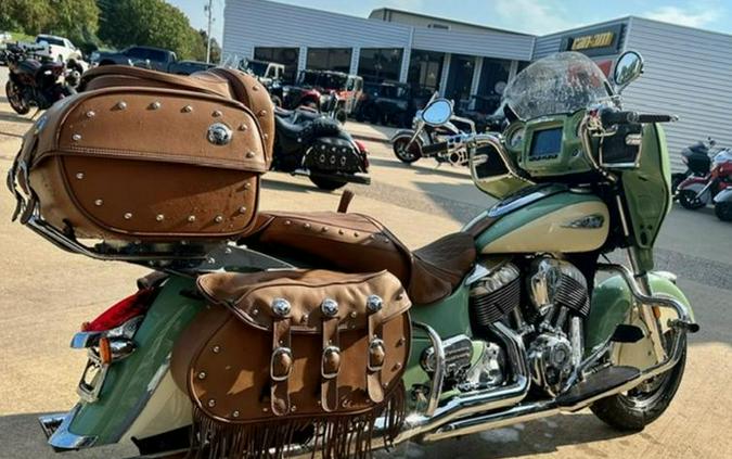 2017 Indian Motorcycle® Roadmaster® Classic Willow Green over Ivory Cream