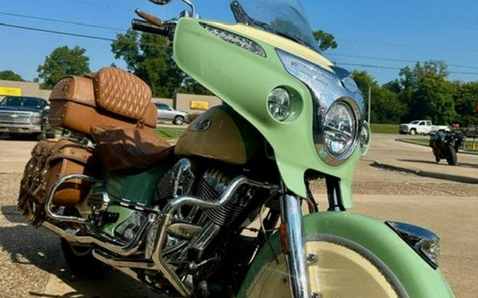 2017 Indian Motorcycle® Roadmaster® Classic Willow Green over Ivory Cream