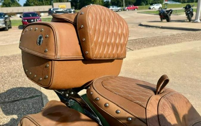 2017 Indian Motorcycle® Roadmaster® Classic Willow Green over Ivory Cream