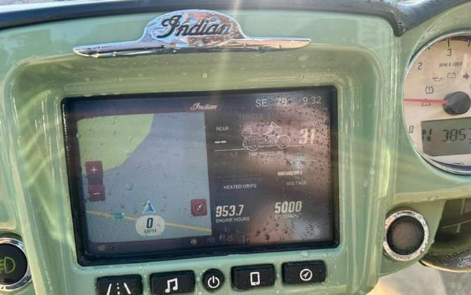 2017 Indian Motorcycle® Roadmaster® Classic Willow Green over Ivory Cream