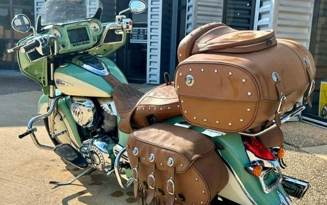 2017 Indian Motorcycle® Roadmaster® Classic Willow Green over Ivory Cream