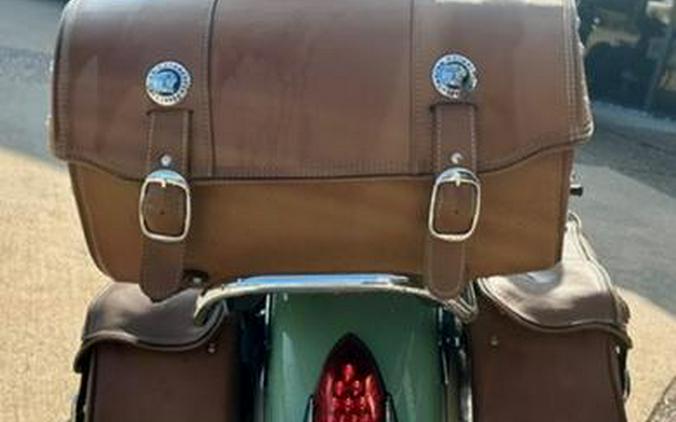 2017 Indian Motorcycle® Roadmaster® Classic Willow Green over Ivory Cream