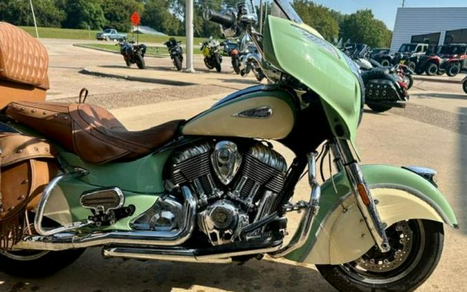 2017 Indian Motorcycle® Roadmaster® Classic Willow Green over Ivory Cream