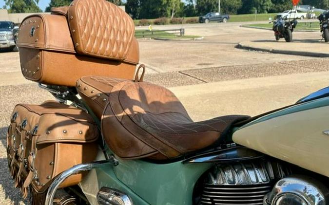 2017 Indian Motorcycle® Roadmaster® Classic Willow Green over Ivory Cream