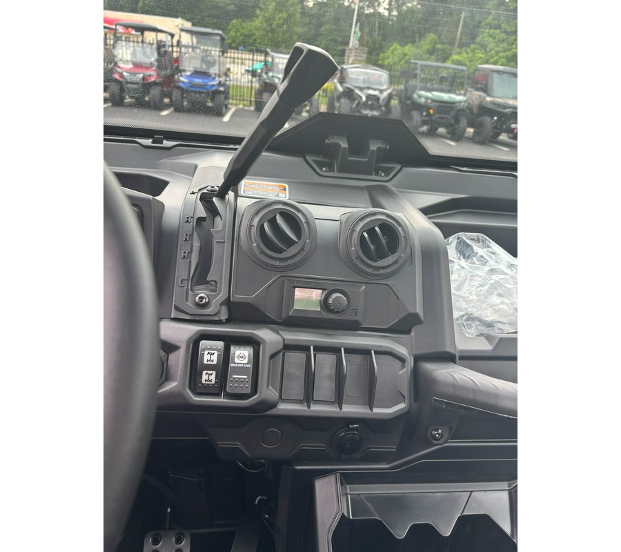 2026 Can-Am Defender DPS CAB HD10