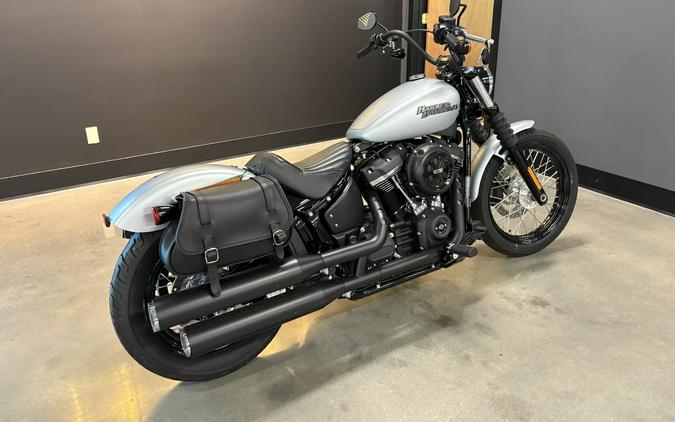 2020 Harley-Davidson® Street Bob® Barracuda Silver Denim