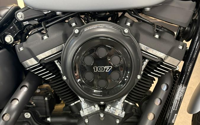 2020 Harley-Davidson® Street Bob® Barracuda Silver Denim