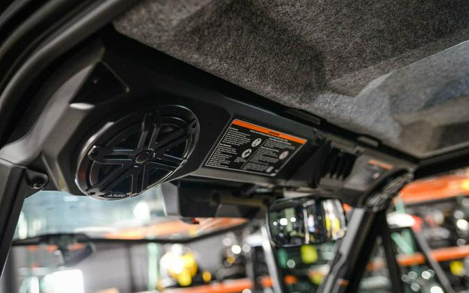 2026 Can-Am Defender MAX Limited HD11