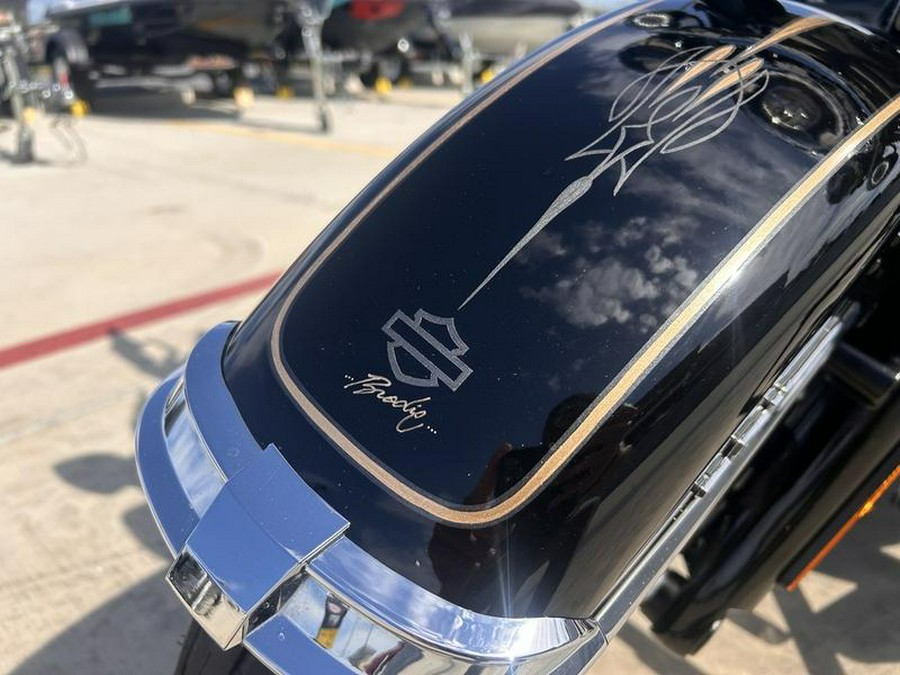 2021 Harley-Davidson® FLHCS - Heritage Classic 114