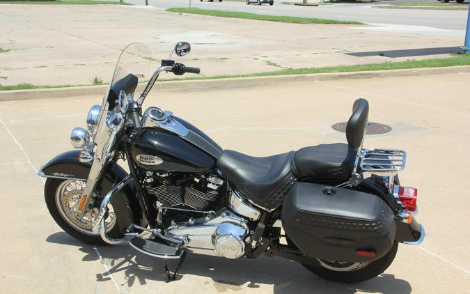 2023 Harley-Davidson FLHCS Heritage Classic
