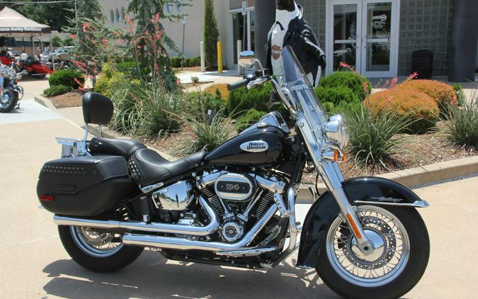 2023 Harley-Davidson FLHCS Heritage Classic