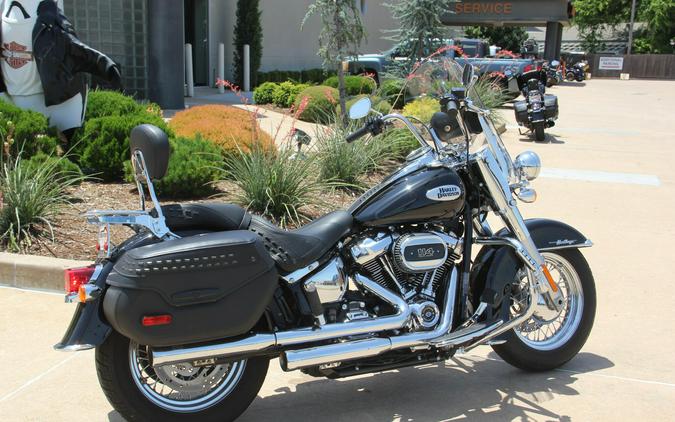 2023 Harley-Davidson FLHCS Heritage Classic