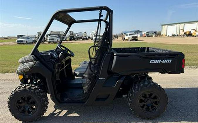 2025 Can-Am Defender DPS HD7
