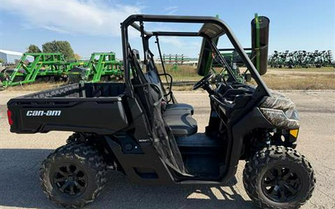 2025 Can-Am Defender DPS HD7