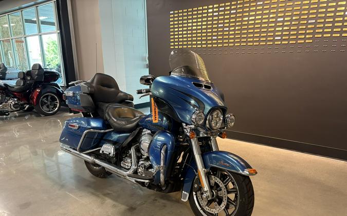 2014 Harley-Davidson® Ultra Limited Custom Colour Daytona Blue