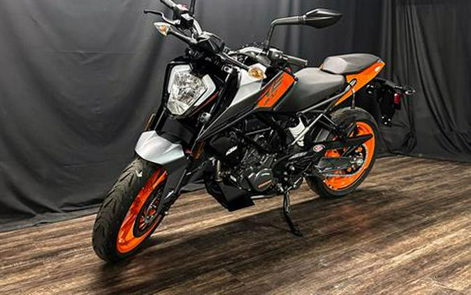 2023 KTM 200 Duke