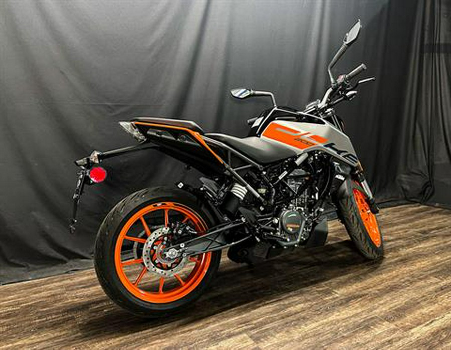 2023 KTM 200 Duke