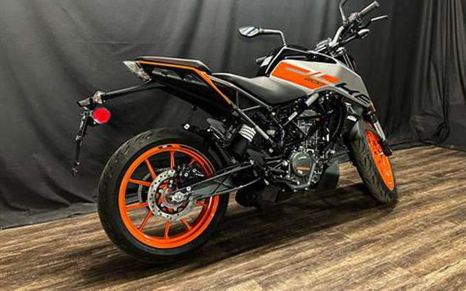 2023 KTM 200 Duke