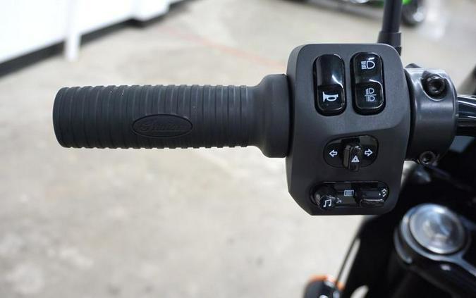 2025 Indian Motorcycle® Sport Chief RT Black Smoke