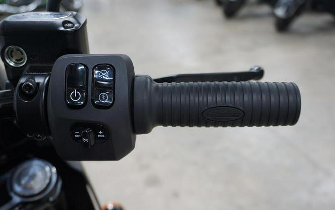 2025 Indian Motorcycle® Sport Chief RT Black Smoke