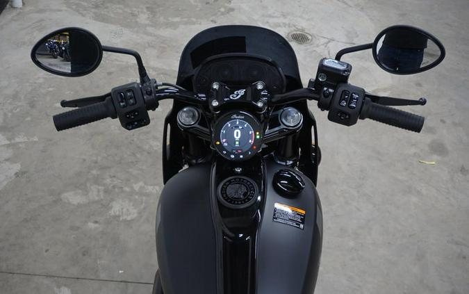 2025 Indian Motorcycle® Sport Chief RT Black Smoke