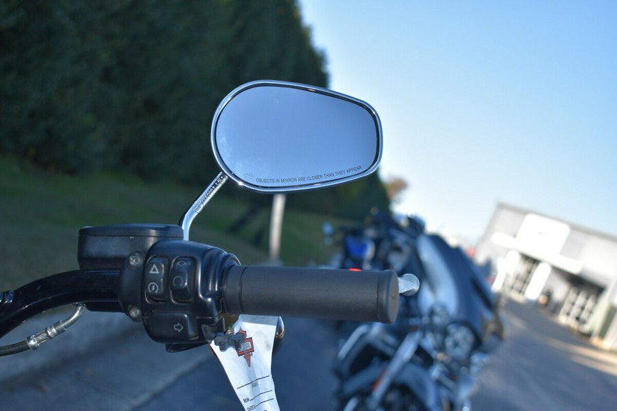 2016 Harley-Davidson® Softail Slim® – Stripped-Down Style