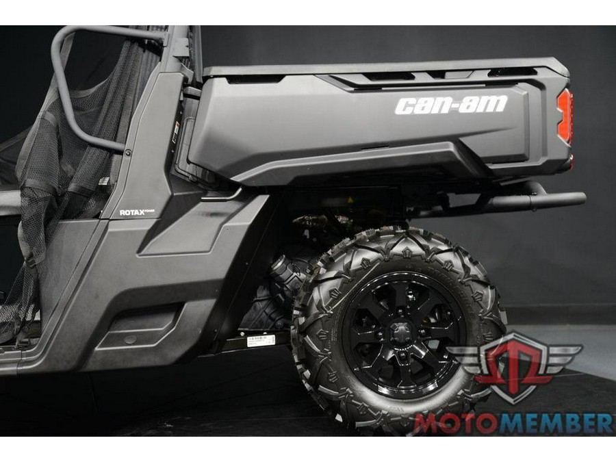 2026 Can-Am Defender DPS HD9 Stealth Black