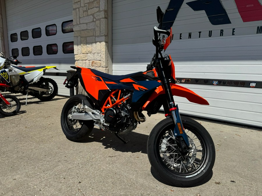 2026 KTM 690 SMC R