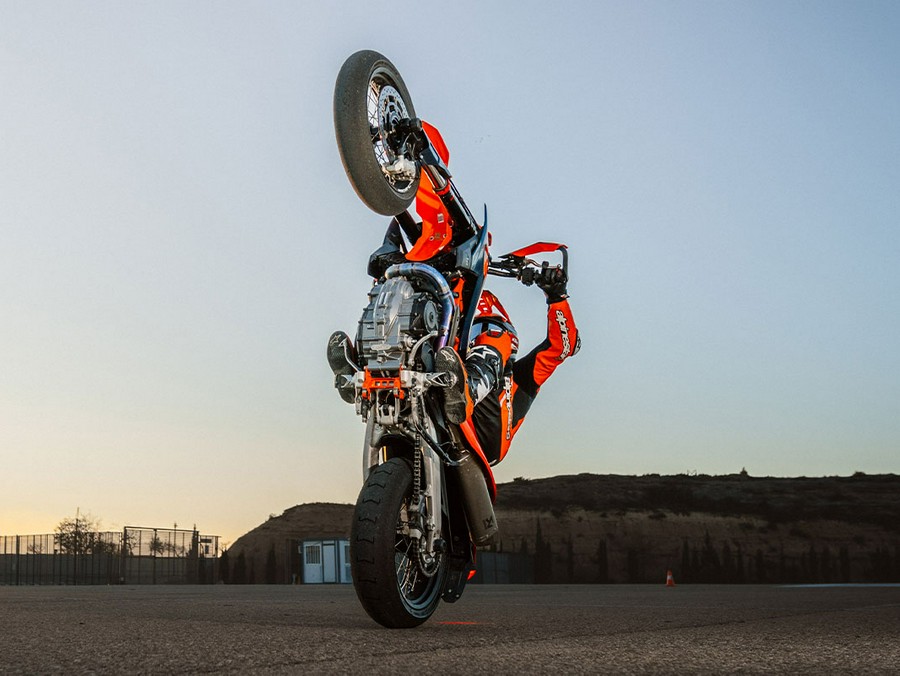 2026 KTM 690 SMC R