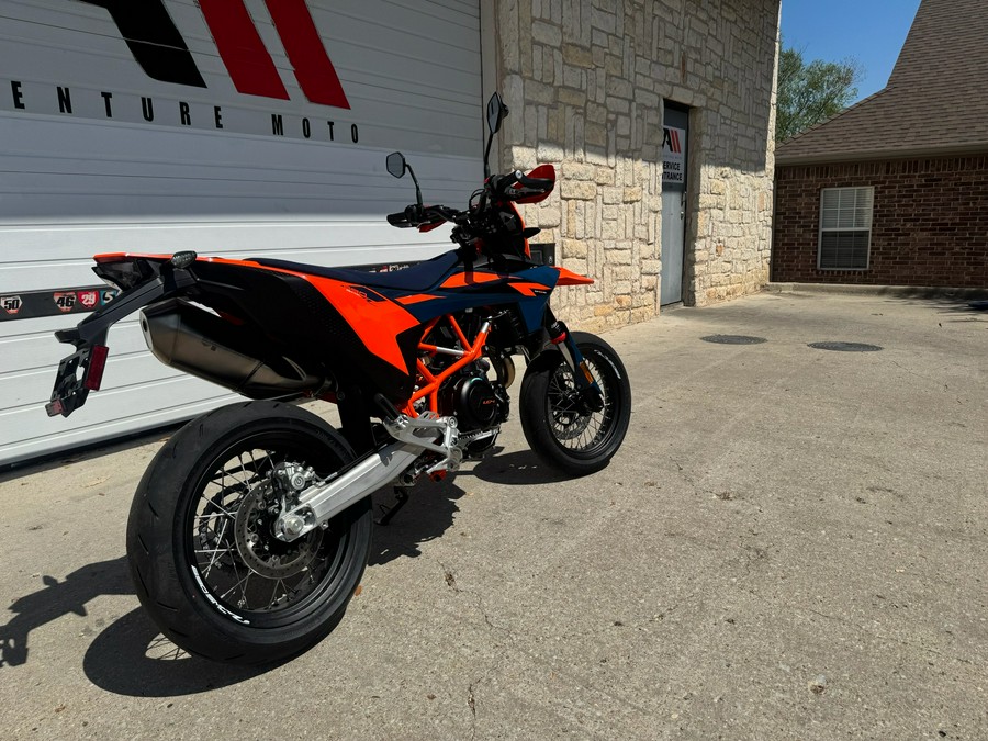 2026 KTM 690 SMC R