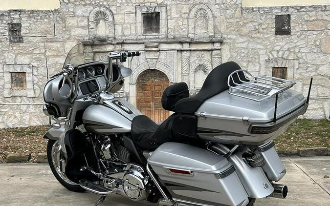 2017 Harley-Davidson® FLHTKSE - CVO™ Limited