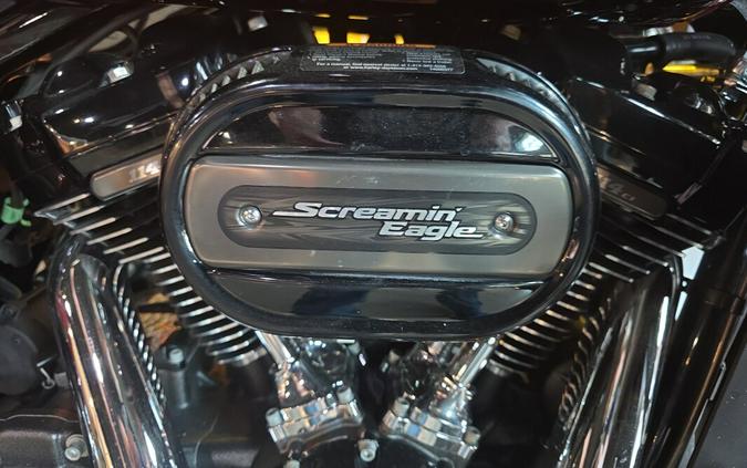 2017 Harley-Davidson® CVO™ Street Glide® FLHXSE