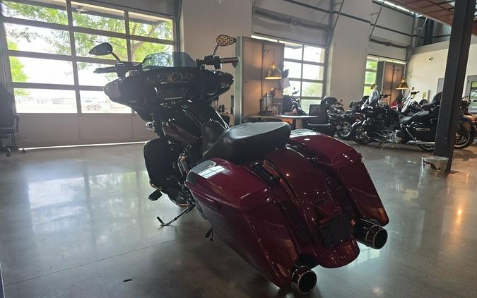 2017 Harley-Davidson® CVO™ Street Glide® FLHXSE