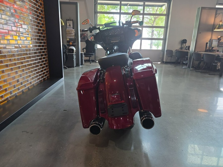 2017 Harley-Davidson® CVO™ Street Glide® FLHXSE