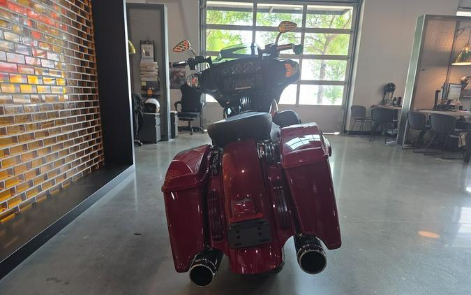2017 Harley-Davidson® CVO™ Street Glide® FLHXSE