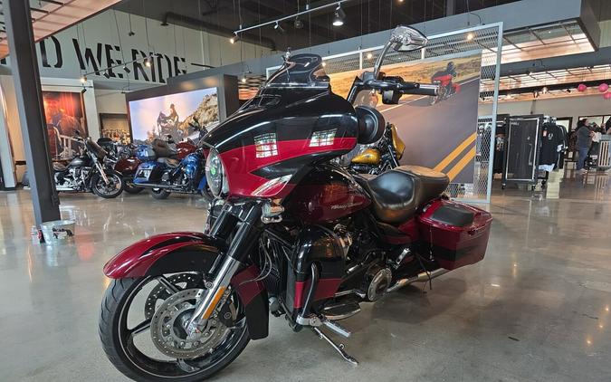 2017 Harley-Davidson® CVO™ Street Glide® FLHXSE