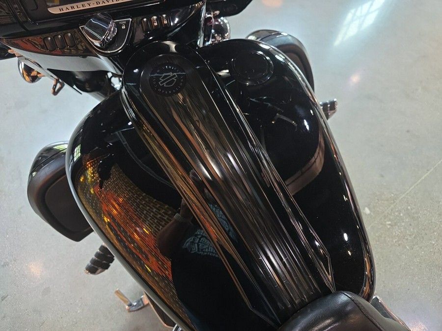 2017 Harley-Davidson® CVO™ Street Glide® FLHXSE