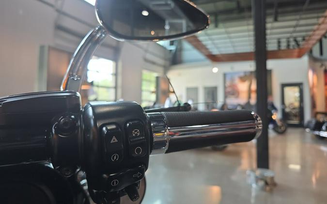 2017 Harley-Davidson® CVO™ Street Glide® FLHXSE