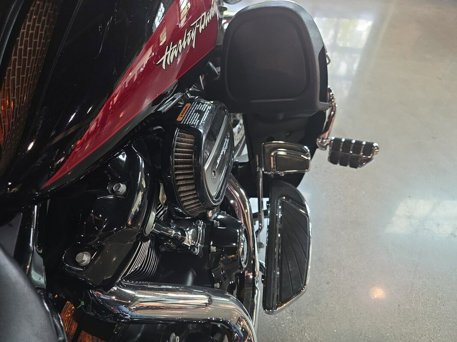 2017 Harley-Davidson® CVO™ Street Glide® FLHXSE