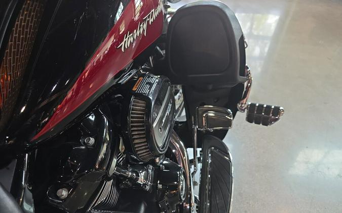 2017 Harley-Davidson® CVO™ Street Glide® FLHXSE